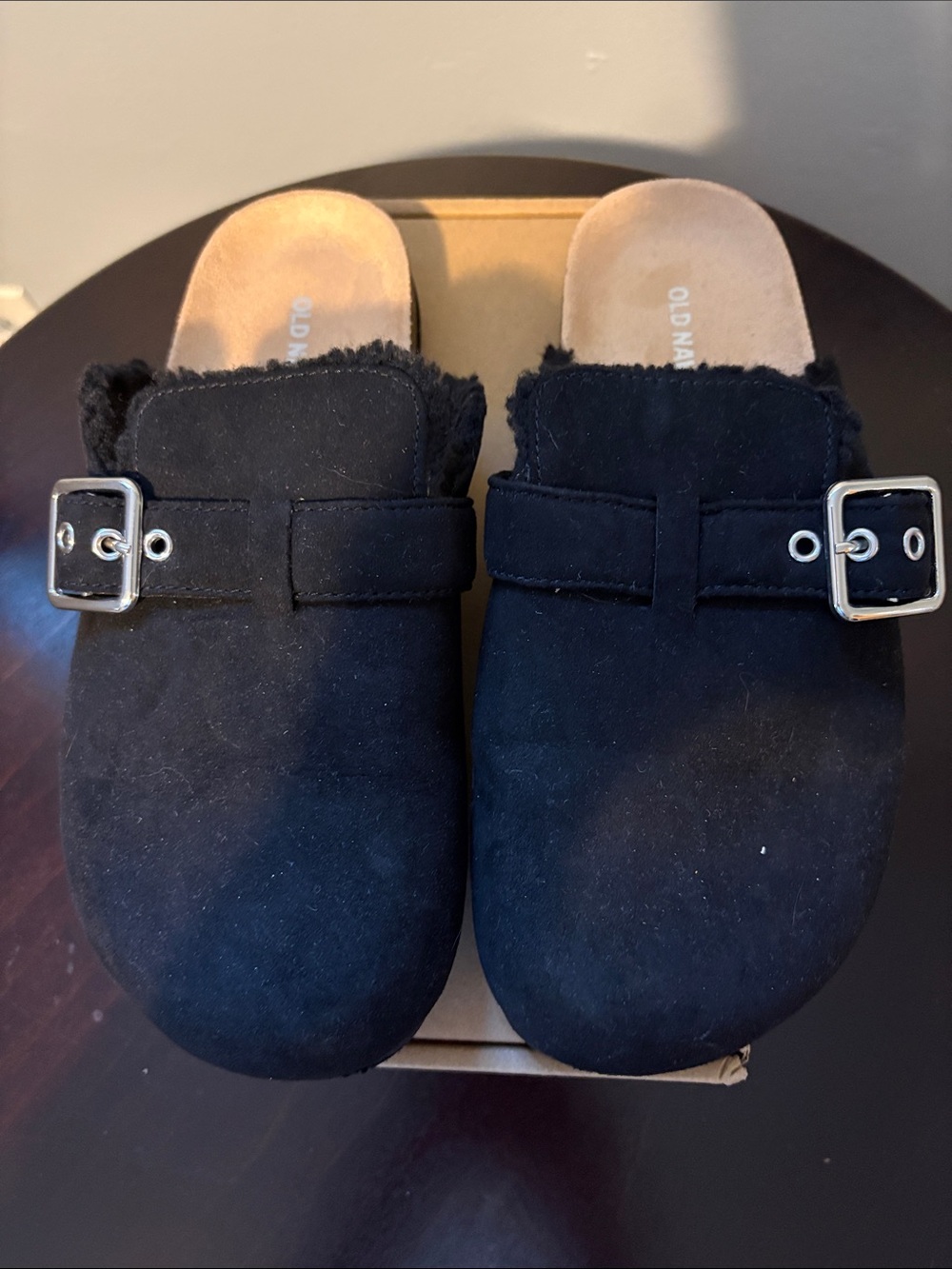 NWOT Women's Old Navy Black Faux-Shearling Buckle Clog Mules Size 8 - Never Worn